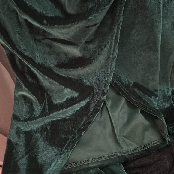 NWOT Gorgeous Green Velvet Cocktail Dress - Picture 5 of 5